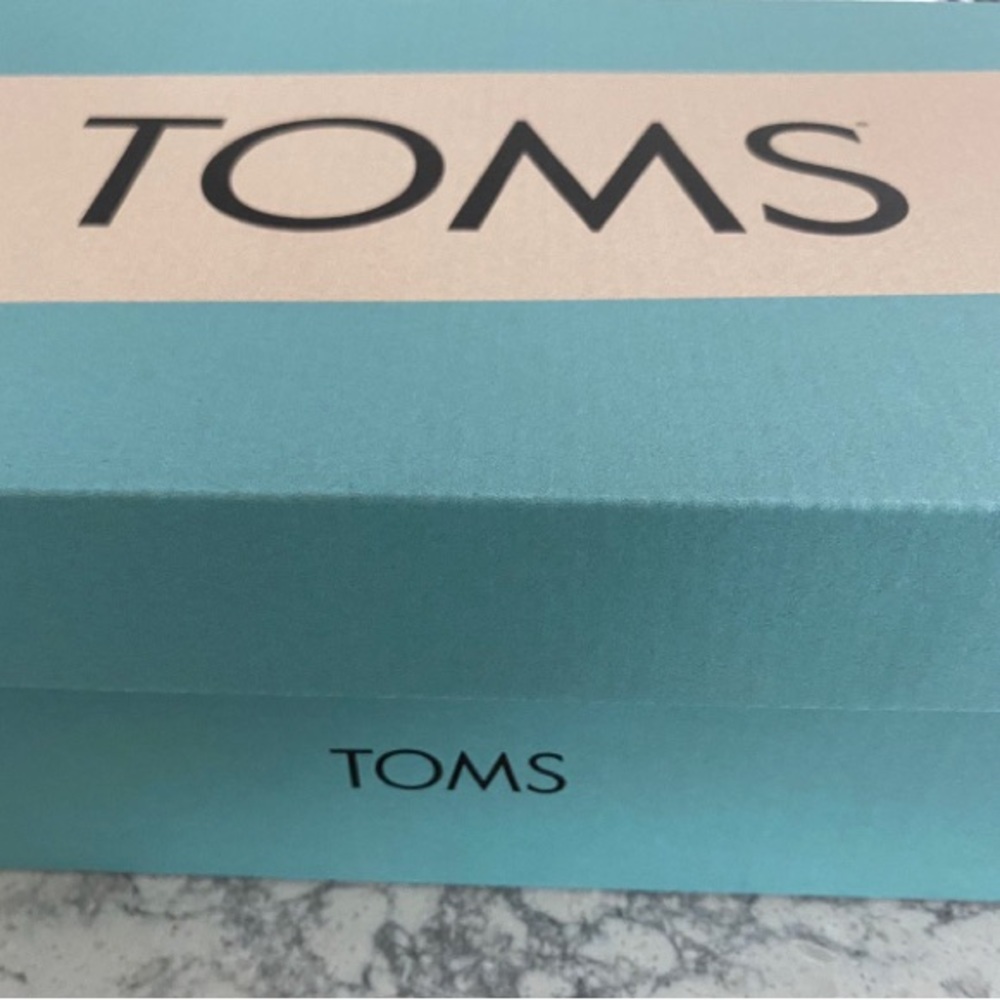 TOMS - Picture 6 of 6